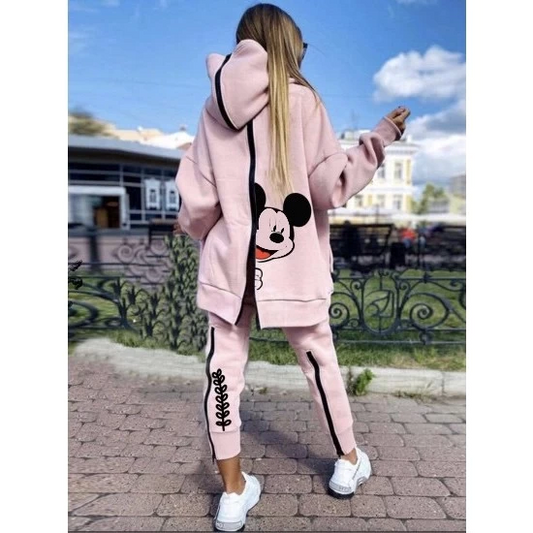 Ladies set Bella Mickey in pink by ToroModa  https://www.toromoda.com/products/ladies-set-bella-mickey-in-pink  Women's set of two parts with zippers on the back, clean front with a large kangaroo pocket.Lower part with side pockets and cuff.
