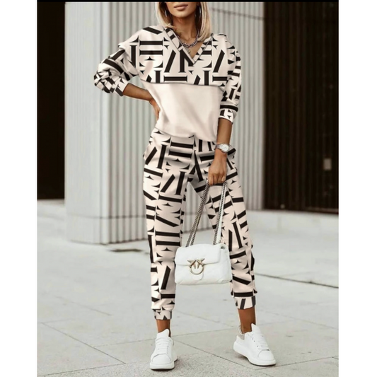Women's set Julia in two pieces  https://www.toromoda.com/products/womens-set-julia  Set of two parts: sweatshirt top with hood, hem with tie and stoppers and pants with cuffs, elastic waist and side pockets. Fabric: cotton, elastane