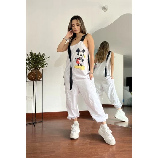 Women's overalls Tamara Mickey in white  https://www.toromoda.com/products/womens-overalls-tamara-mickey  Women's jumpsuit model with adjustable straps and cargo pockets with zipper.Lower part potour.Fabric: cotton with elastaneOrigin: ToroModa